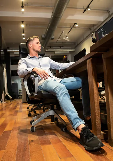 Sir Peter big cock fucks Skyy Knox