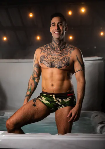 Latinos fucking in a hottub