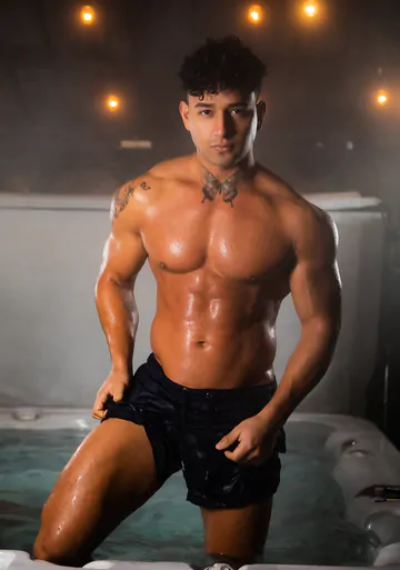 Latinos fucking in a hottub