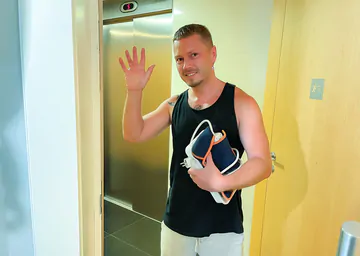 Guy gets his butt fucked