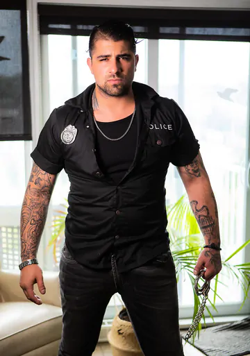 Police man fucking the perp