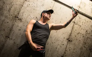 Police man fucking the perp