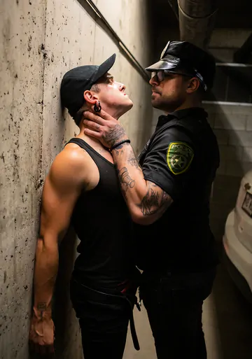 Police man fucking the perp