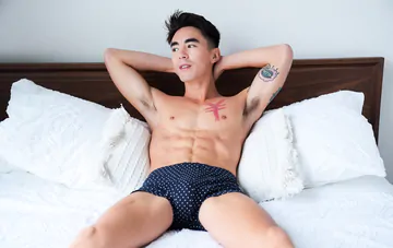 Black guy fucking an Asian