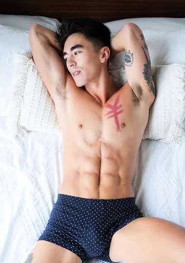 Black guy fucking an Asian