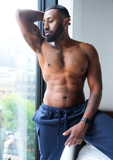 Black guy fucking an Asian