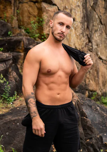 Beefy Latino fucking in a car