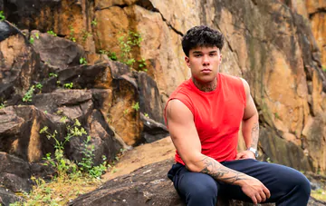 Beefy Latino fucking in a car