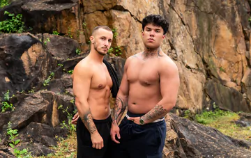 Beefy Latino fucking in a car