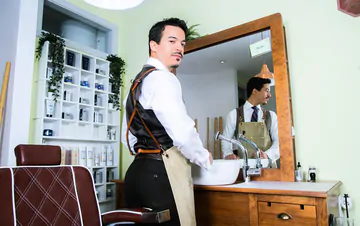 Men fucking in the barber shop