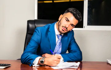 Gays in a warehouse fucking