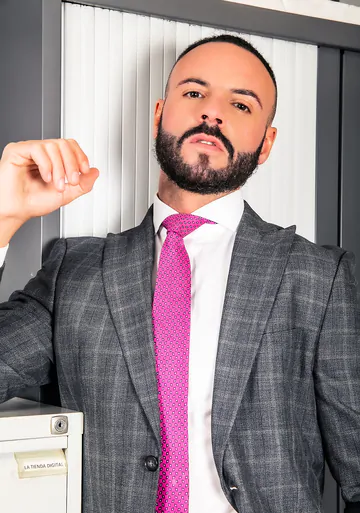 Gays in a warehouse fucking