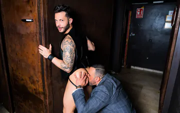 Kinky men having a threesome