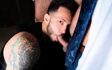 Kinky men having a threesome