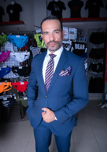 Allen King gets fucked in a store