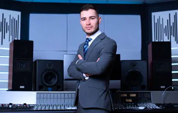 Cute guy sucking fat cock