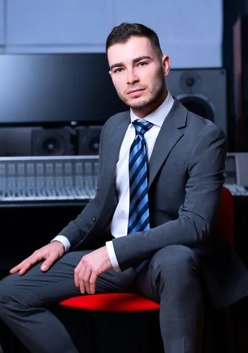 Cute guy sucking fat cock