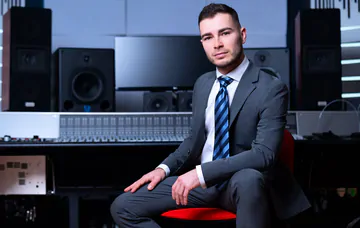 Cute guy sucking fat cock