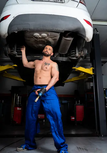 Mechanic fucking the boss