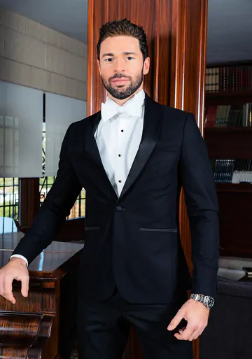 Man gets his hairy ass fucked