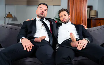 Man gets his hairy ass fucked