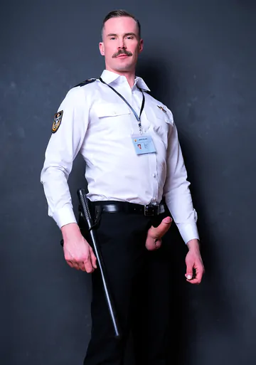 Security guard gets fucked in the ass