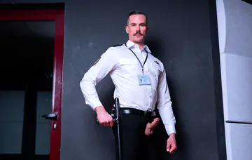 Security guard gets fucked in the ass