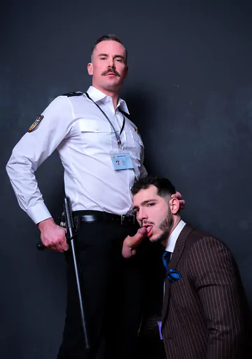 Security guard gets fucked in the ass