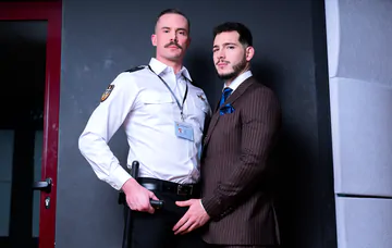 Security guard gets fucked in the ass