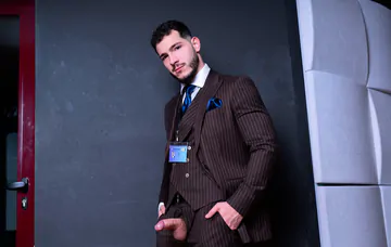 Security guard gets fucked in the ass