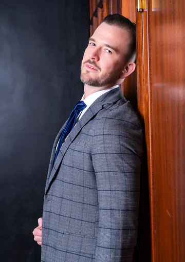 Bald man bareback fucking ass