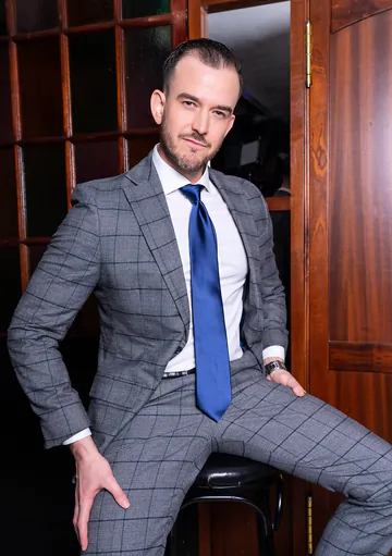 Bald man bareback fucking ass