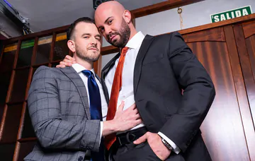 Bald man bareback fucking ass