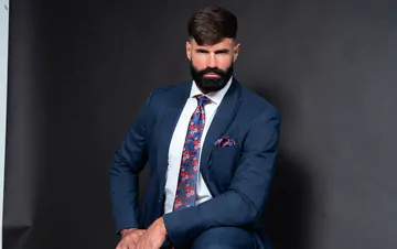 Bearded man gets ass fucked