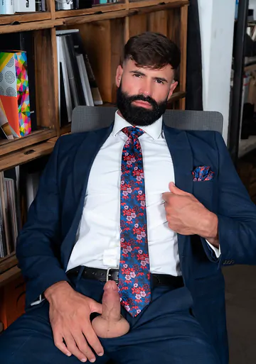 Bearded man gets ass fucked