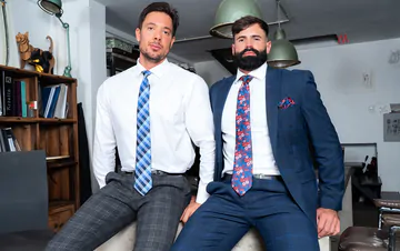 Bearded man gets ass fucked