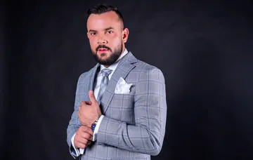 Sir Peter big cock fucks smooth ass