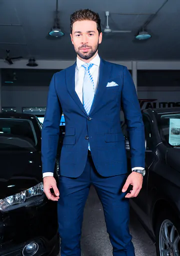 Car salesmen taking a fuck break