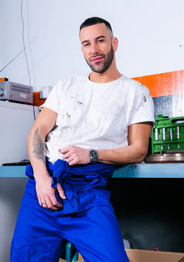 Car salesmen taking a fuck break