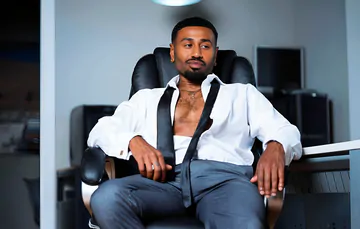 Bearded hunk getting black dick