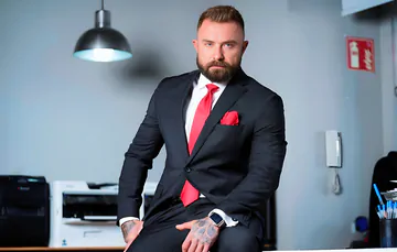 Bearded hunk getting black dick