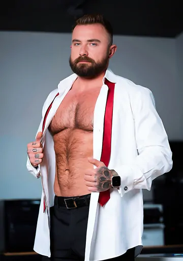 Bearded hunk getting black dick