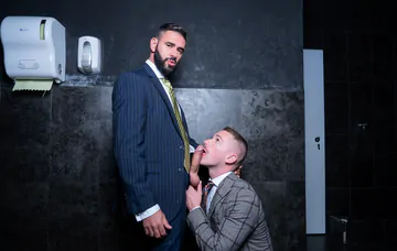 Kinky guys fucking in a locker room