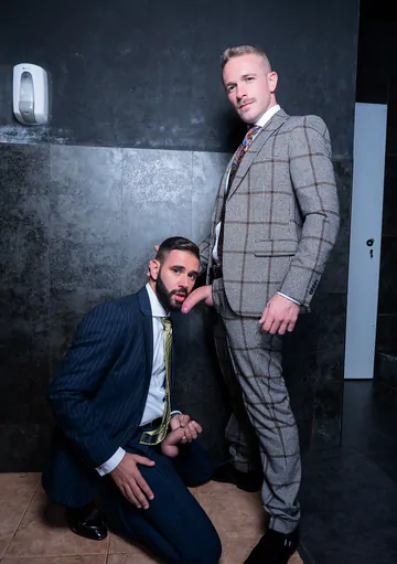 Kinky guys fucking in a locker room