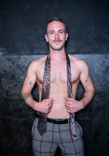 Kinky guys fucking in a locker room