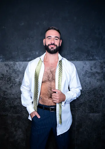 Kinky guys fucking in a locker room