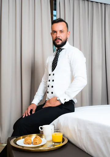 Sir Peter fucking a handsome man