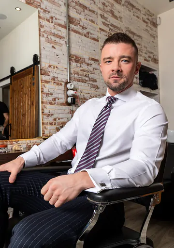 Man getting fucked in the barber shop