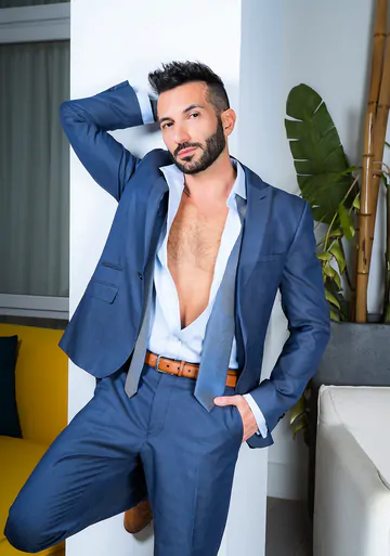 Bald bearded guy getting cummed on