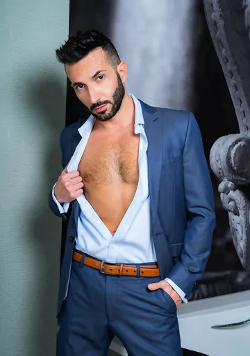 Bald bearded guy getting cummed on